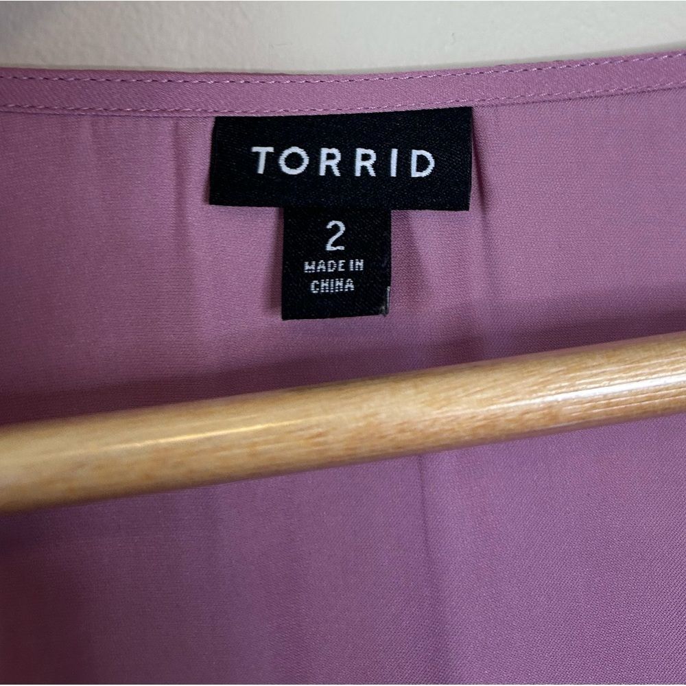 Torrid Mauve Peplum Satin V-Neck Smocked Waist Top Size 2X - Picture 4 of 8